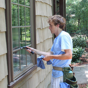 true shine window cleaning worker